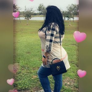 Meet your Posher, Yaima